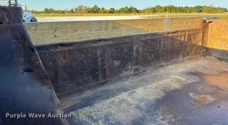 image for item DO2255 1992 Ford L8000 dump truck