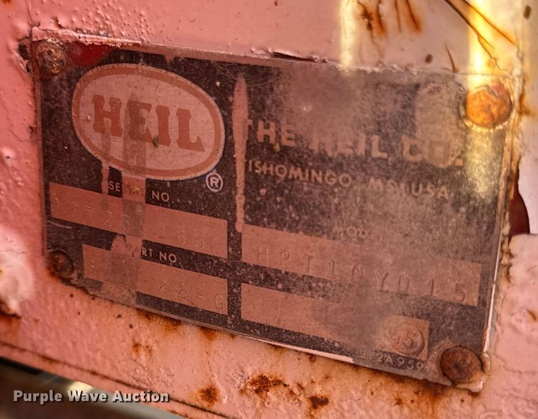 image for item DO2255 1992 Ford L8000 dump truck