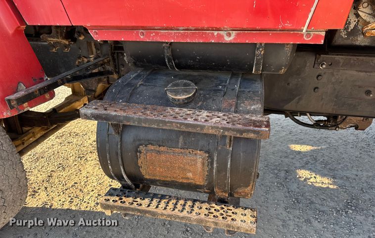 image for item DO2255 1992 Ford L8000 dump truck