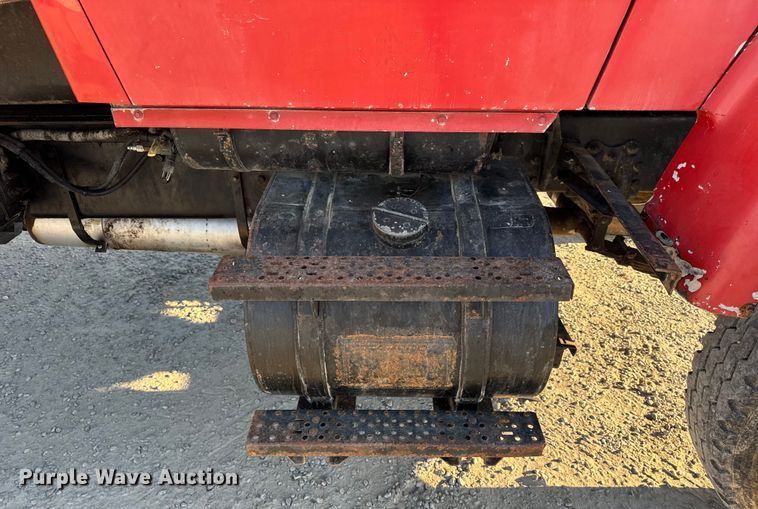 image for item DO2255 1992 Ford L8000 dump truck