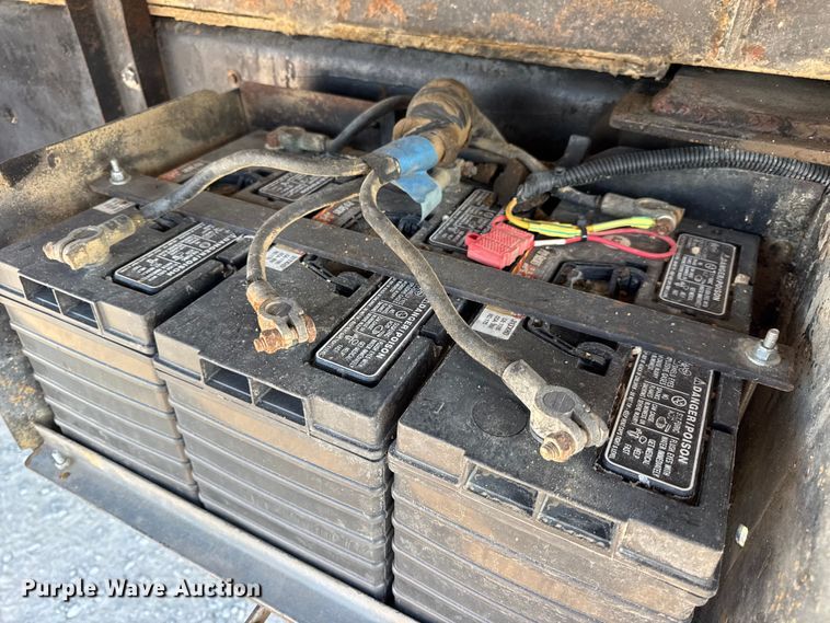 image for item DO2255 1992 Ford L8000 dump truck