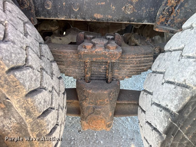 image for item DO2255 1992 Ford L8000 dump truck