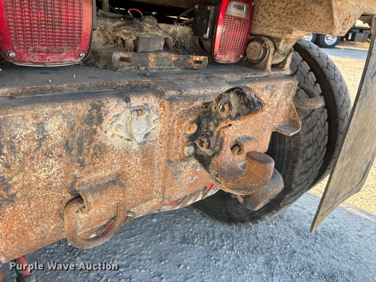 image for item DO2255 1992 Ford L8000 dump truck