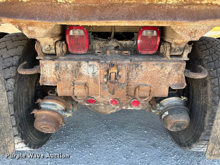 image for item DO2255 1992 Ford L8000 dump truck