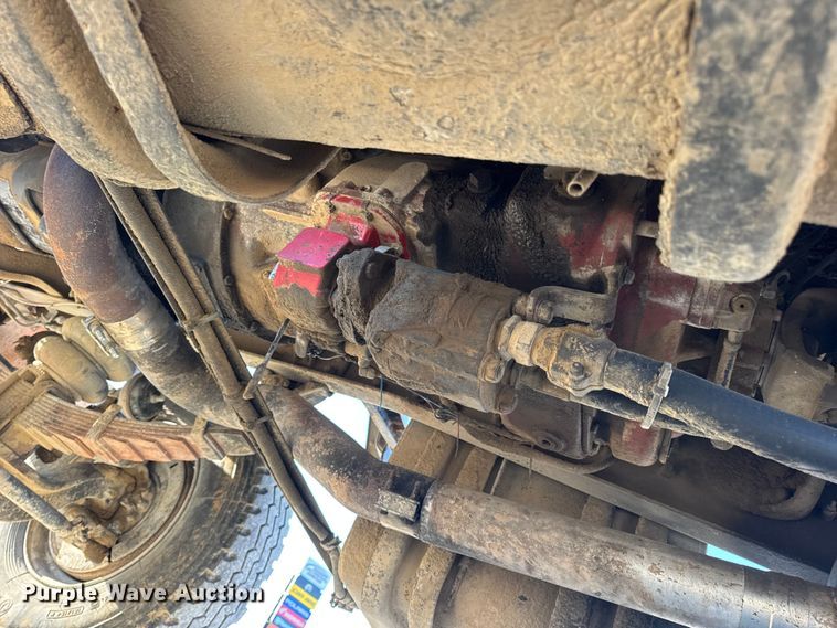 image for item DO2255 1992 Ford L8000 dump truck