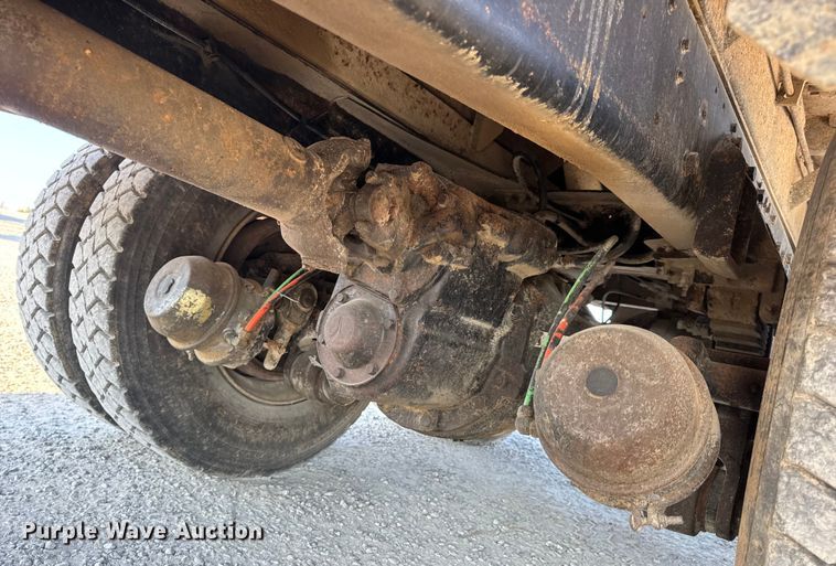 image for item DO2255 1992 Ford L8000 dump truck