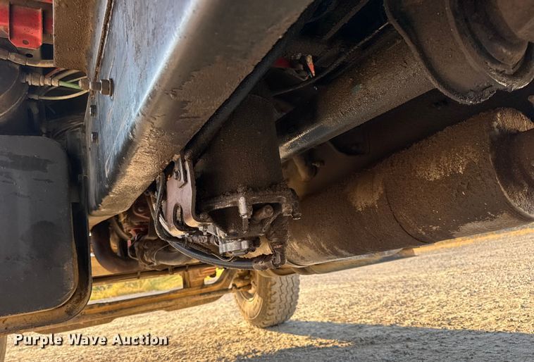 image for item DO2255 1992 Ford L8000 dump truck