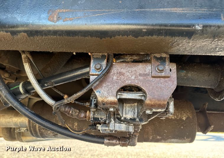 image for item DO2255 1992 Ford L8000 dump truck