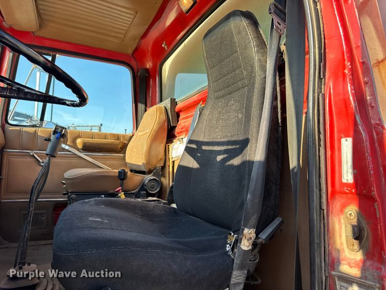 image for item DO2255 1992 Ford L8000 dump truck