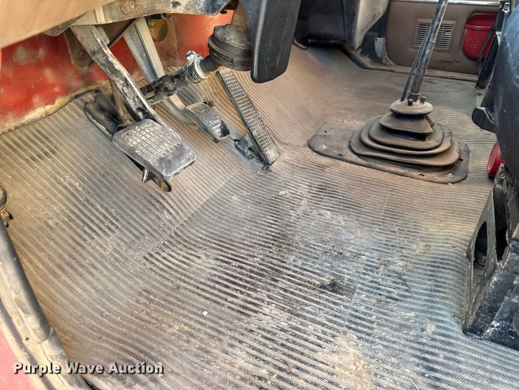 image for item DO2255 1992 Ford L8000 dump truck