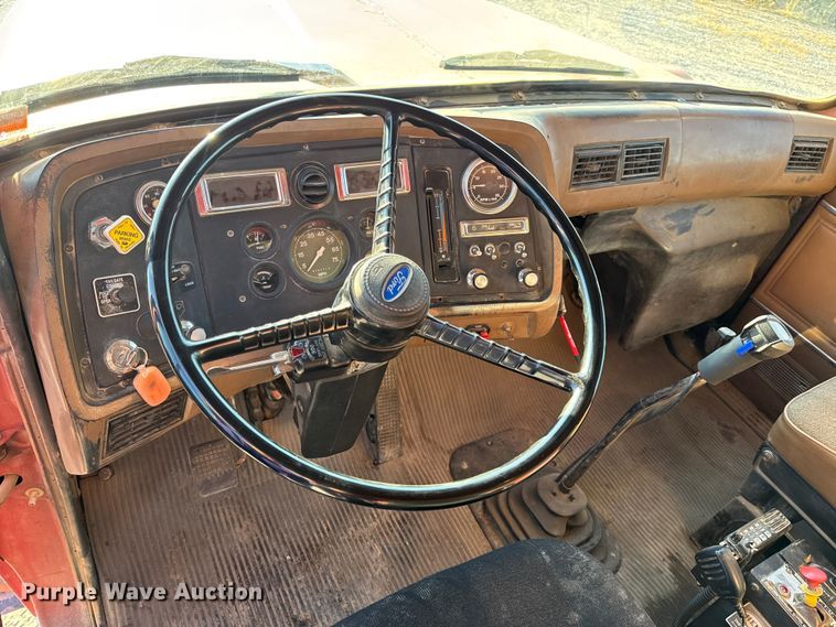 image for item DO2255 1992 Ford L8000 dump truck