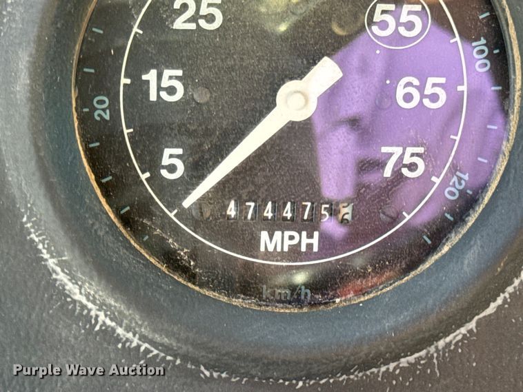 image for item DO2255 1992 Ford L8000 dump truck