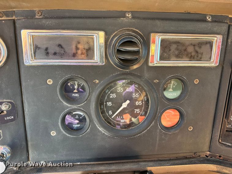 image for item DO2255 1992 Ford L8000 dump truck