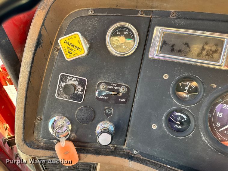 image for item DO2255 1992 Ford L8000 dump truck