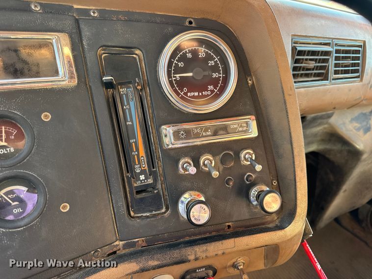 image for item DO2255 1992 Ford L8000 dump truck