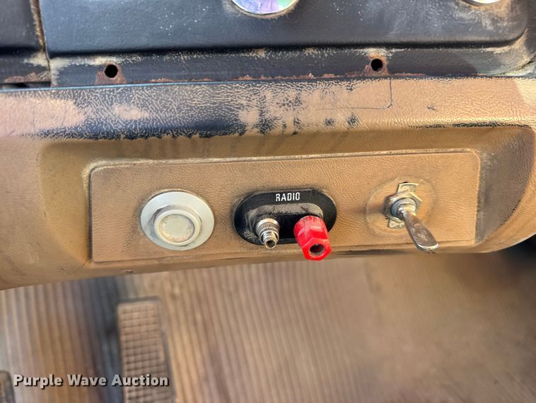 image for item DO2255 1992 Ford L8000 dump truck