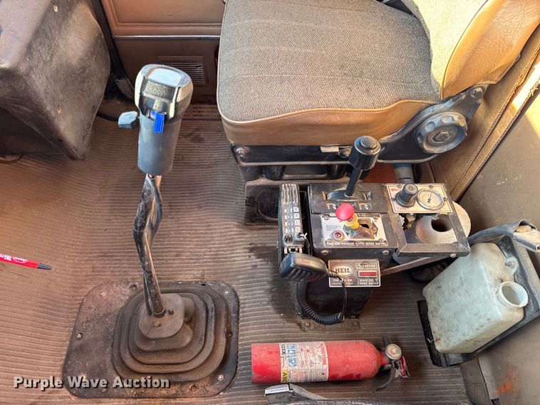 image for item DO2255 1992 Ford L8000 dump truck