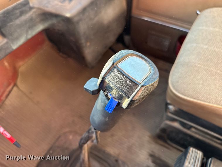 image for item DO2255 1992 Ford L8000 dump truck