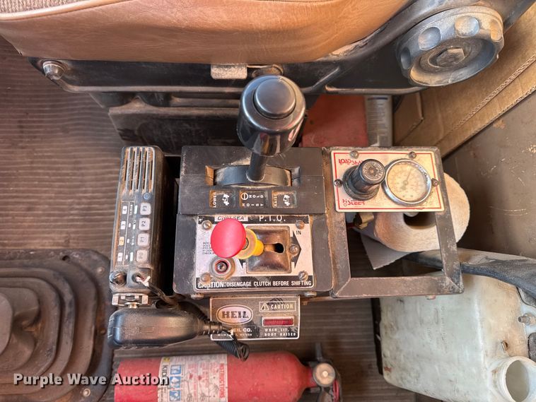 image for item DO2255 1992 Ford L8000 dump truck