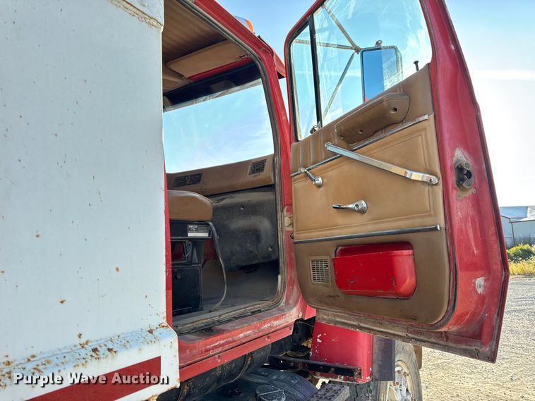 image for item DO2255 1992 Ford L8000 dump truck