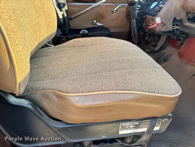 image for item DO2255 1992 Ford L8000 dump truck