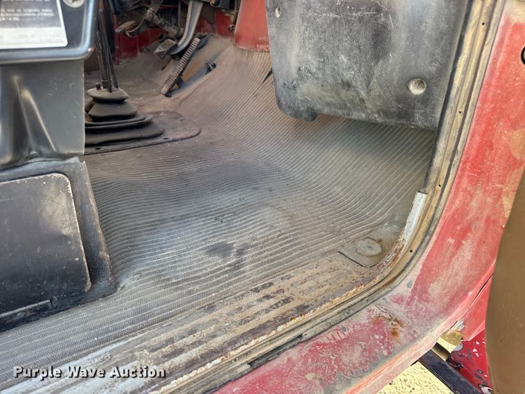 image for item DO2255 1992 Ford L8000 dump truck