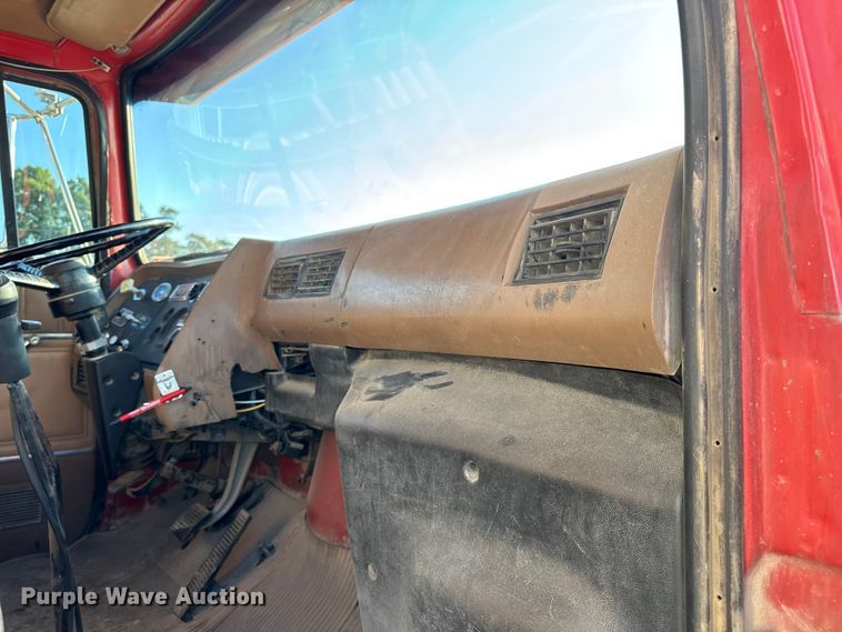 image for item DO2255 1992 Ford L8000 dump truck