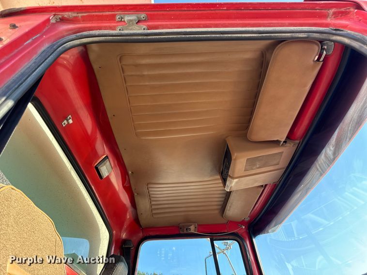 image for item DO2255 1992 Ford L8000 dump truck