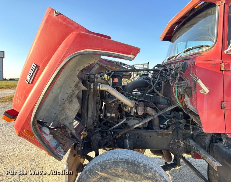 image for item DO2255 1992 Ford L8000 dump truck