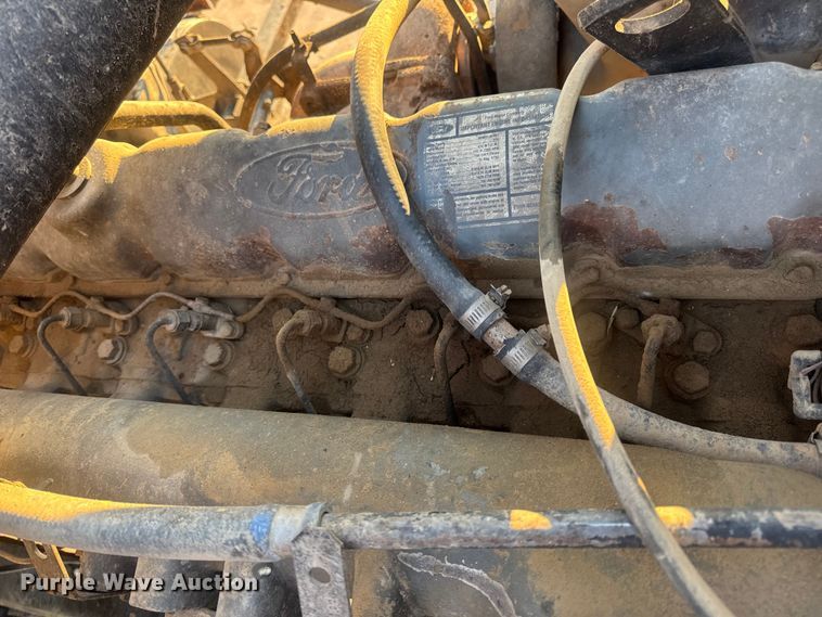 image for item DO2255 1992 Ford L8000 dump truck