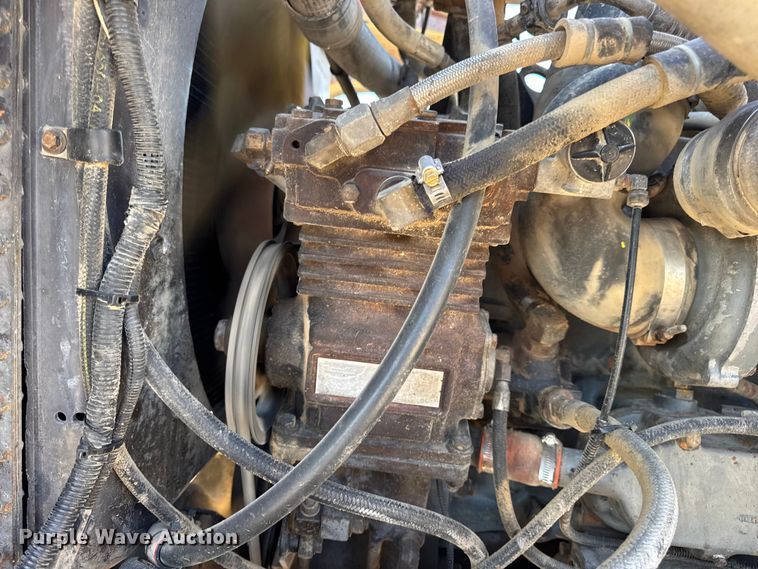 image for item DO2255 1992 Ford L8000 dump truck