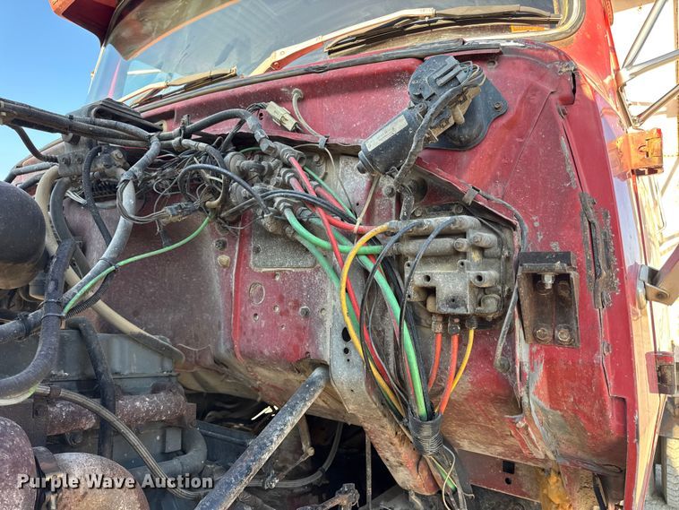 image for item DO2255 1992 Ford L8000 dump truck