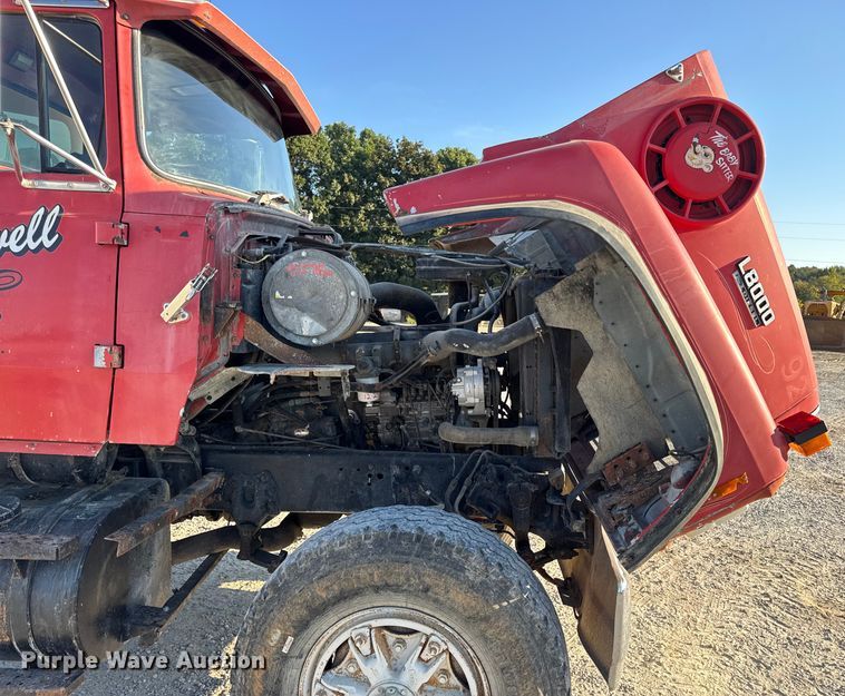 image for item DO2255 1992 Ford L8000 dump truck