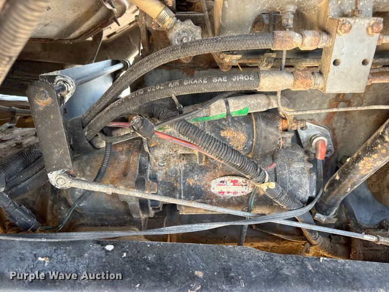 image for item DO2255 1992 Ford L8000 dump truck