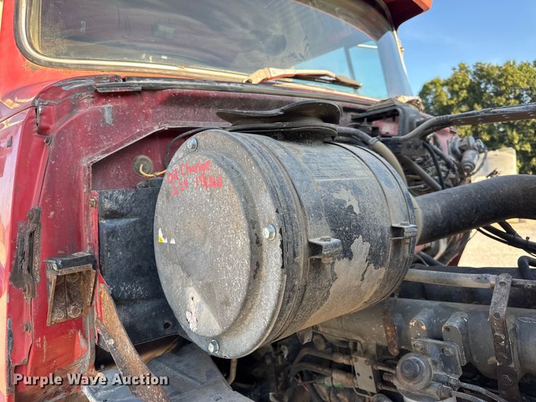 image for item DO2255 1992 Ford L8000 dump truck