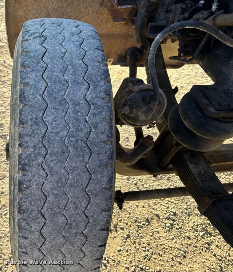 image for item DO2255 1992 Ford L8000 dump truck