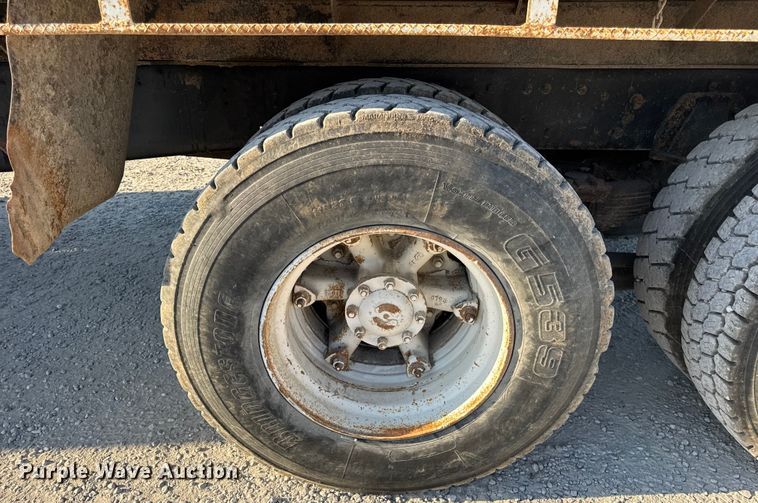 image for item DO2255 1992 Ford L8000 dump truck