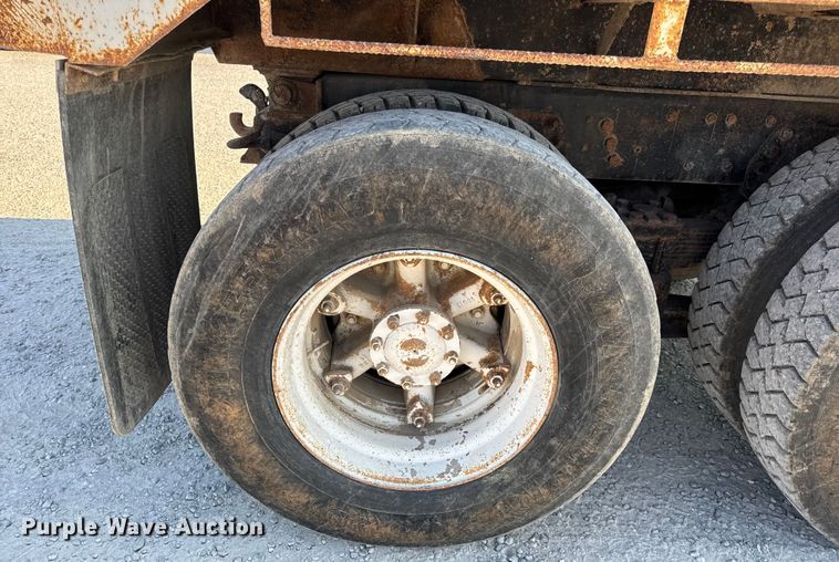 image for item DO2255 1992 Ford L8000 dump truck