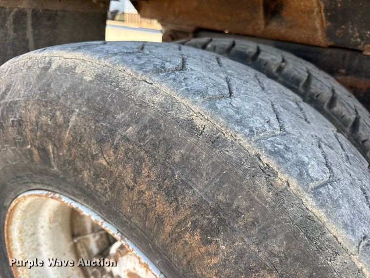 image for item DO2255 1992 Ford L8000 dump truck