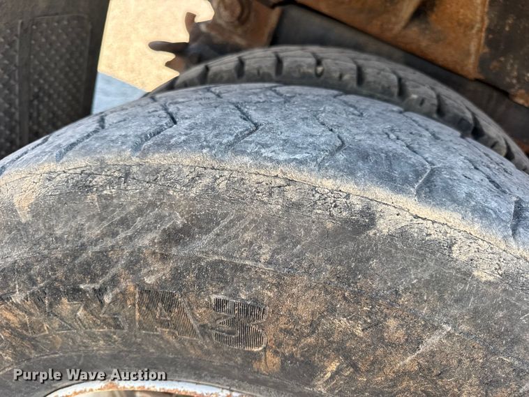 image for item DO2255 1992 Ford L8000 dump truck