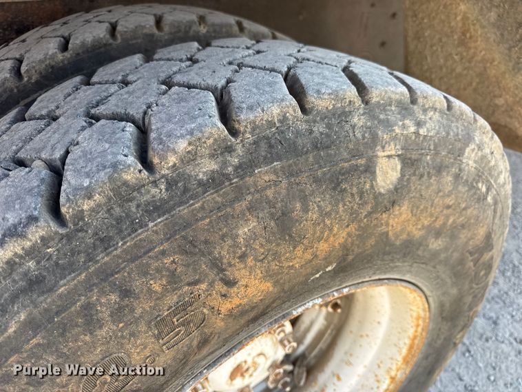 image for item DO2255 1992 Ford L8000 dump truck