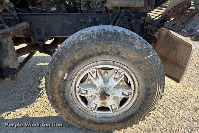image for item DO2255 1992 Ford L8000 dump truck