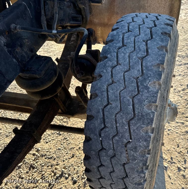 image for item DO2255 1992 Ford L8000 dump truck