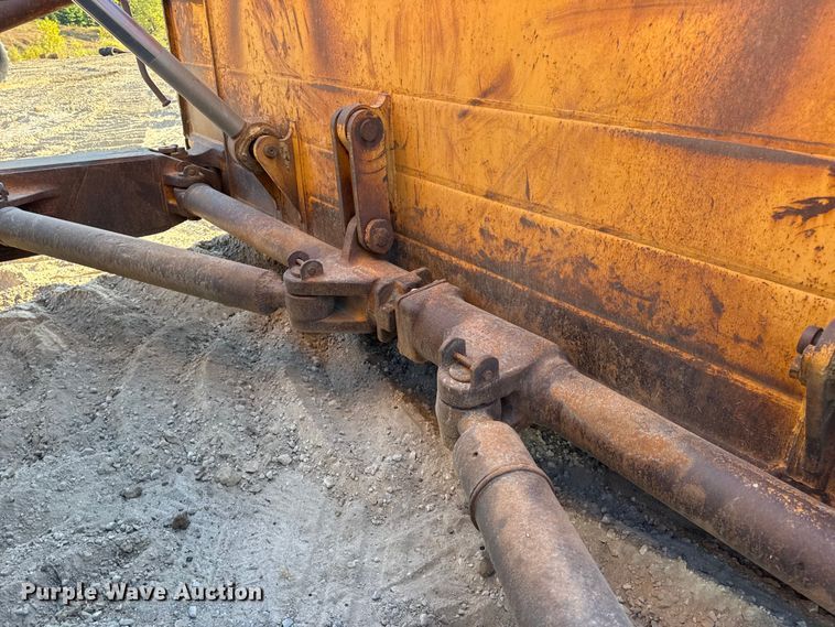 image for item DO2256 1973 Caterpillar D9G dozer