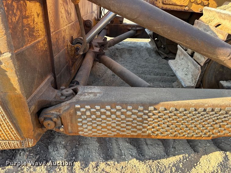 image for item DO2256 1973 Caterpillar D9G dozer