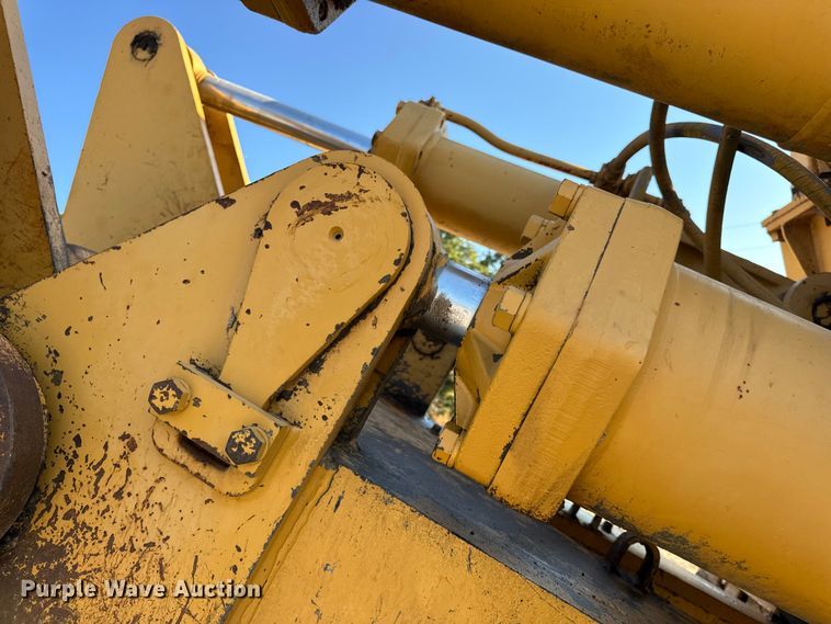image for item DO2256 1973 Caterpillar D9G dozer