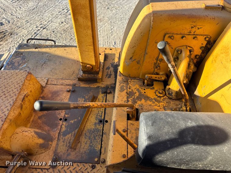 image for item DO2256 1973 Caterpillar D9G dozer