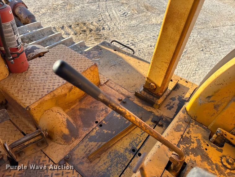 image for item DO2256 1973 Caterpillar D9G dozer