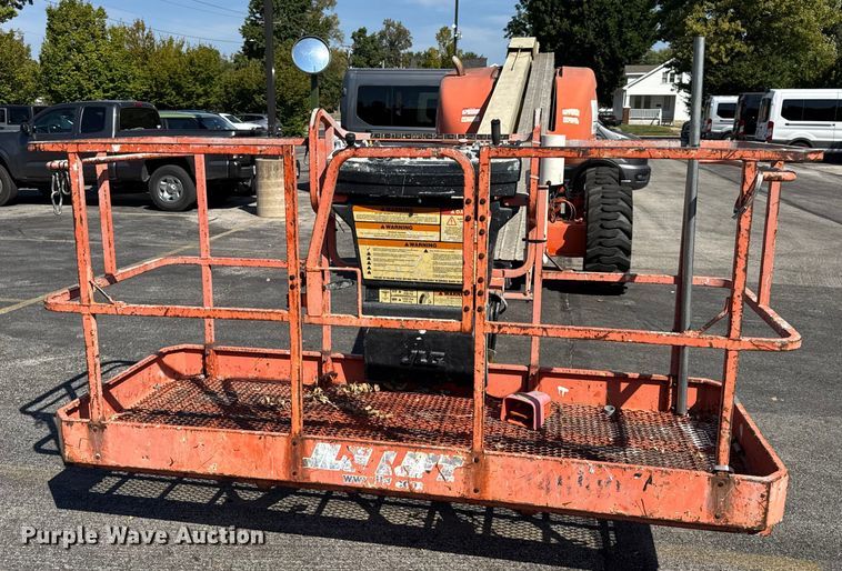 image for item DO2260 2000 JLG 600S boom lift