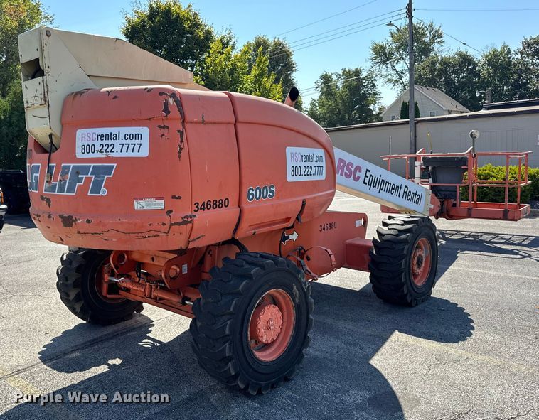 image for item DO2260 2000 JLG 600S boom lift
